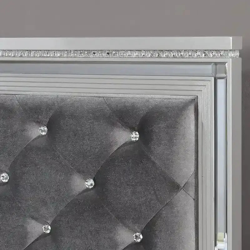 Seleena Glam Tufted Bedroom Set – 5-Piece Silver-Wood Panel Collection with USB Charging Ports