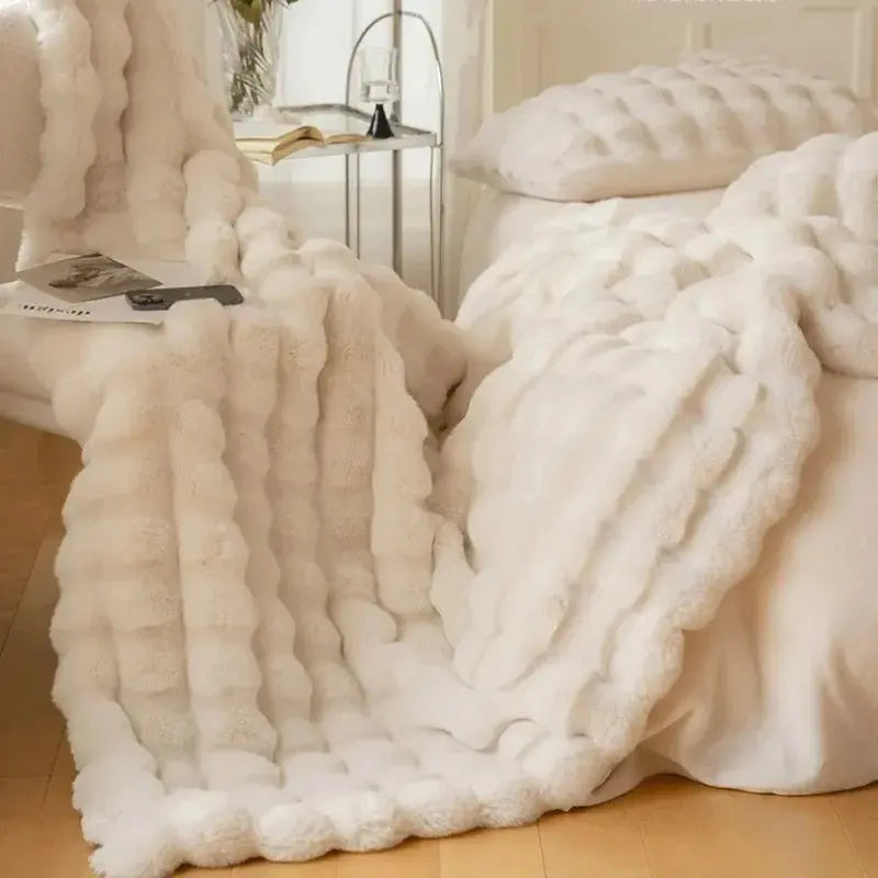 Reversible Textured Throw Blanket – Dual-Sided Bubble-Knit Design