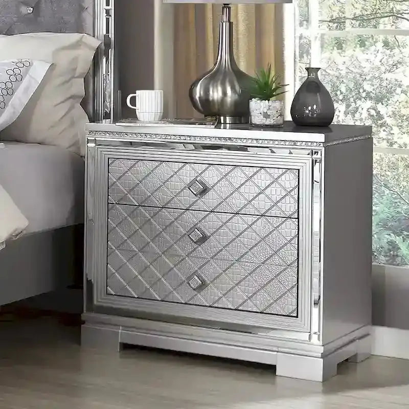 Seleena Glam Tufted Bedroom Set – 5-Piece Silver-Wood Panel Collection with USB Charging Ports
