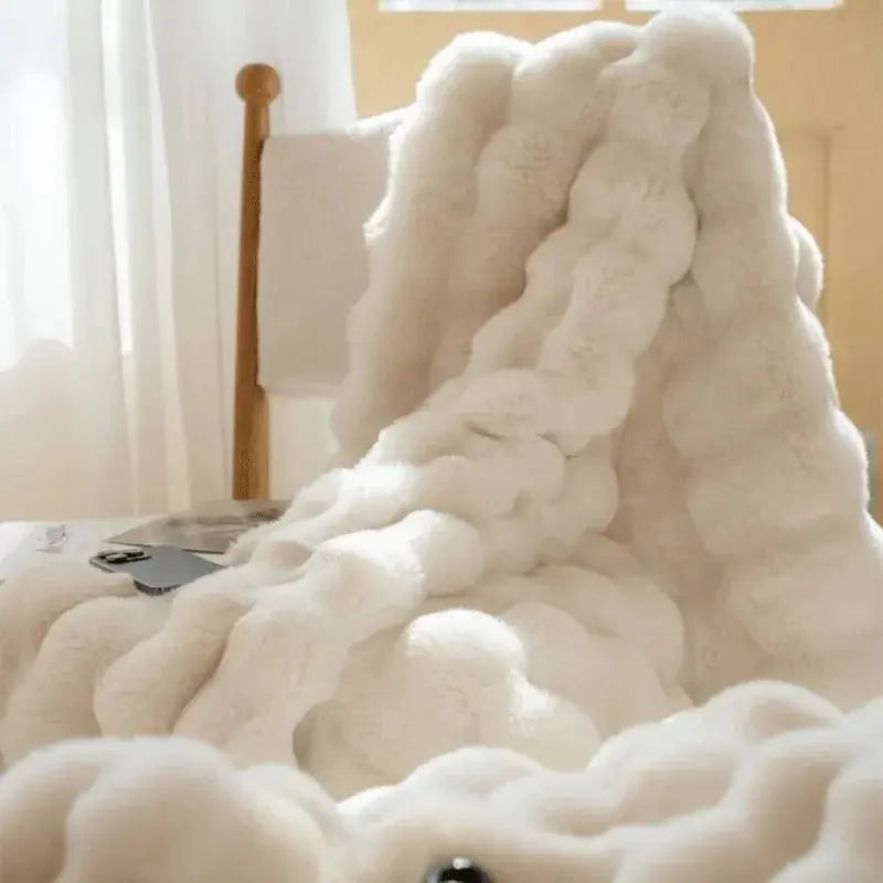 Reversible Textured Throw Blanket – Dual-Sided Bubble-Knit Design
