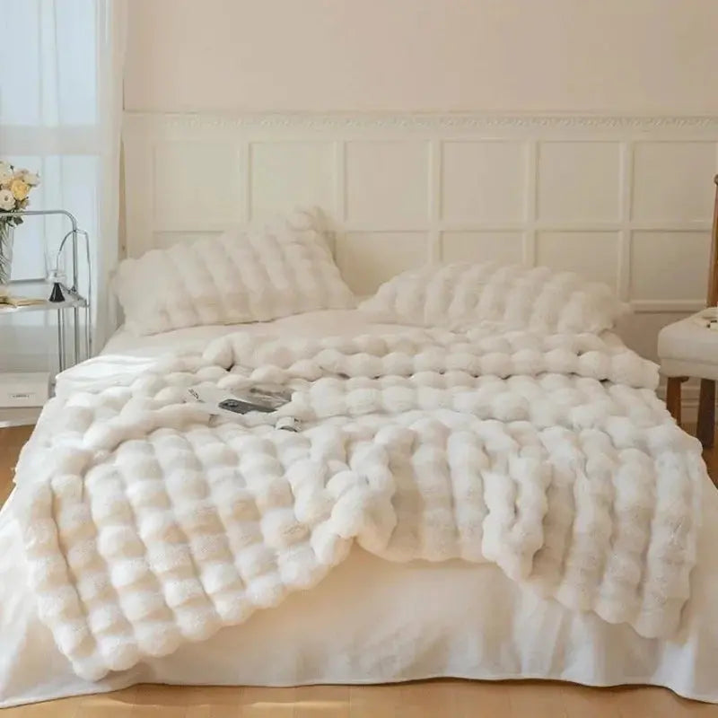 Reversible Textured Throw Blanket – Dual-Sided Bubble-Knit Design