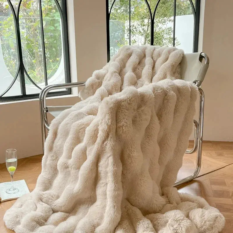 Reversible Textured Throw Blanket – Dual-Sided Bubble-Knit Design
