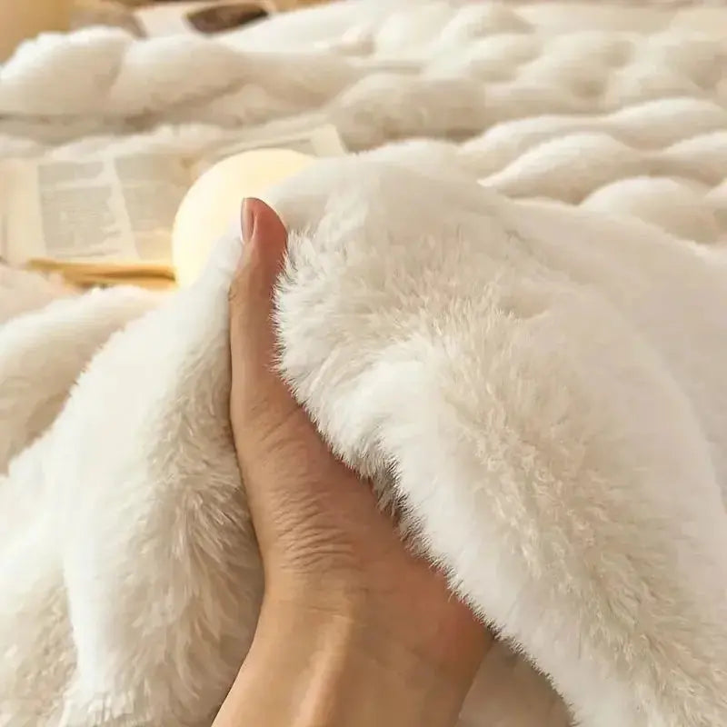 Reversible Textured Throw Blanket – Dual-Sided Bubble-Knit Design