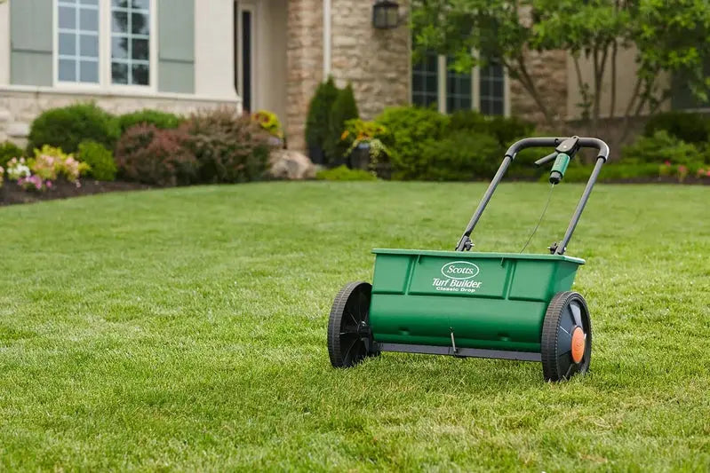 Scotts Turf Builder Classic Drop Spreader – Precise Manual Broadcast for Seed & Fertilizer