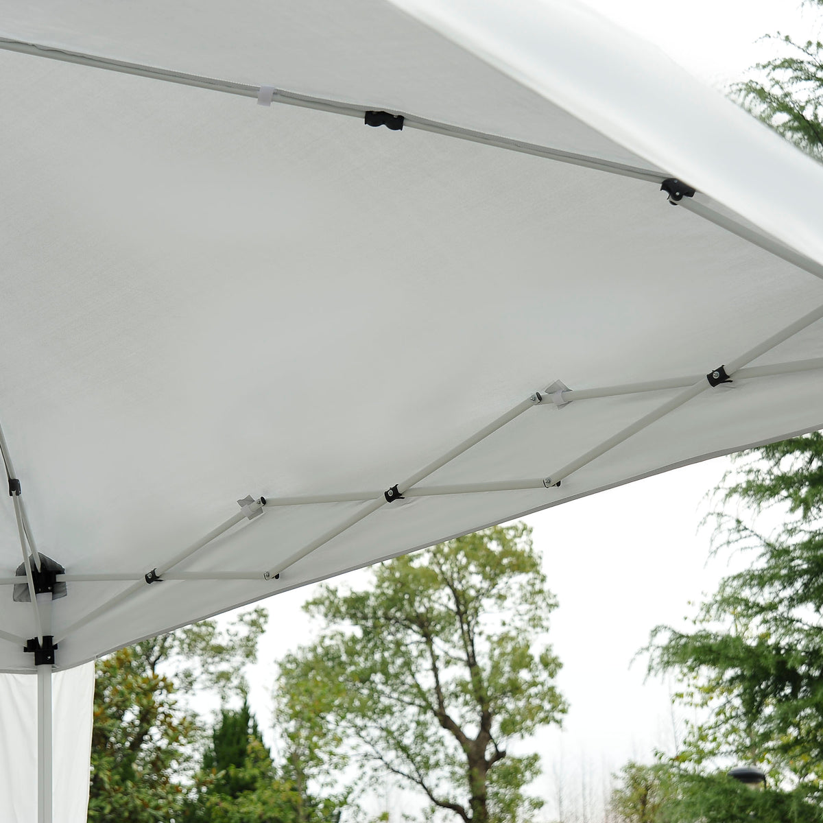 Outsunny Faltpavillon 2,4x2,4m Pavillon Faltzelt mit UV-Schutz, Partyzelt inkl. Tragetasche für Garten, Balkon, Stahl Weiß