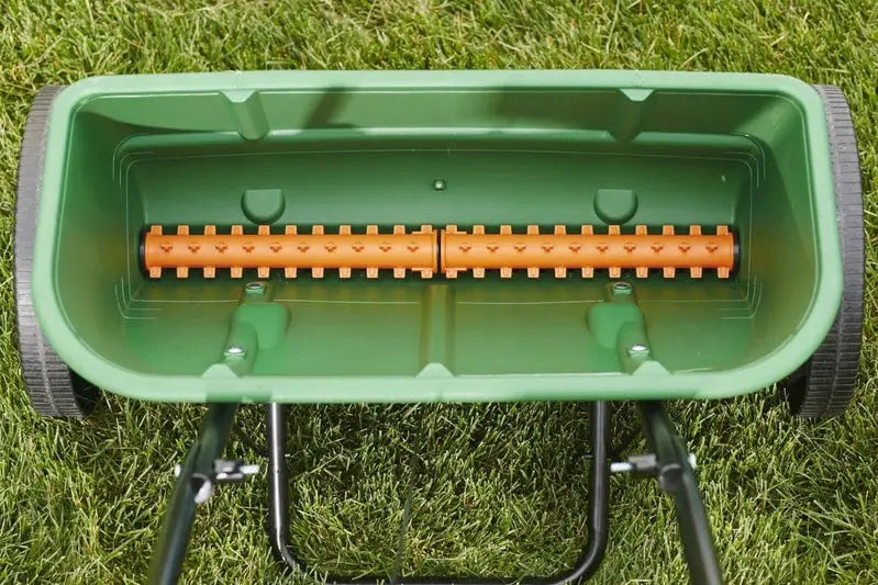 Scotts Turf Builder Classic Drop Spreader – Precise Manual Broadcast for Seed & Fertilizer