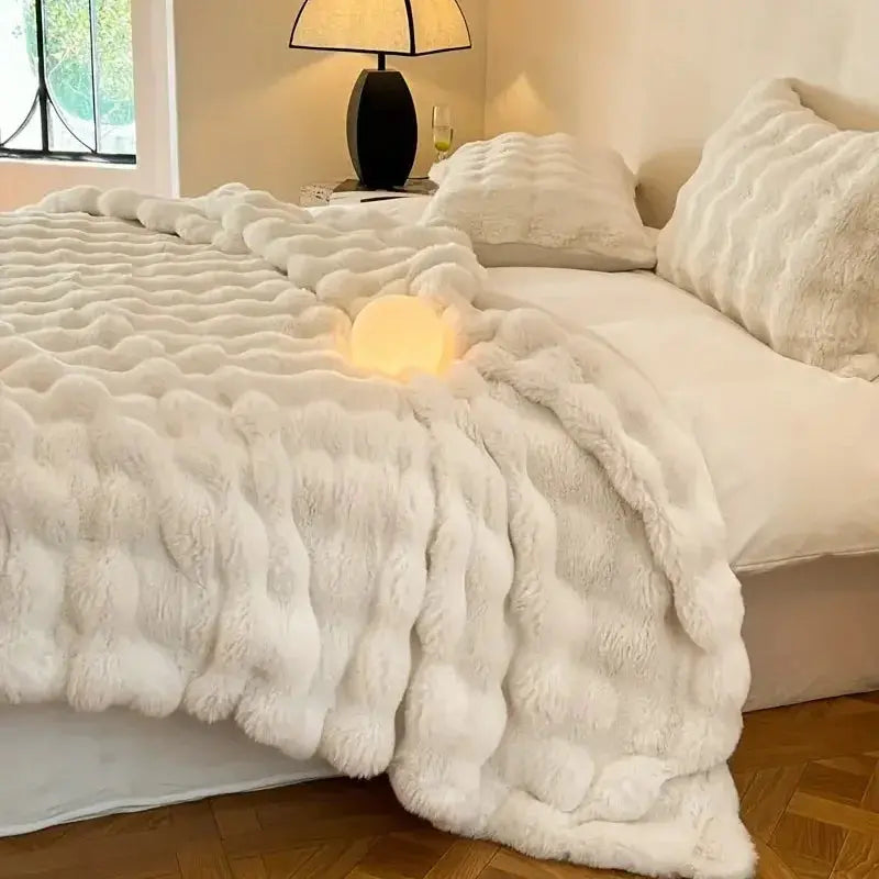 Reversible Textured Throw Blanket – Dual-Sided Bubble-Knit Design